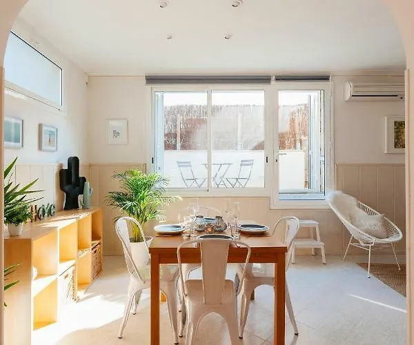 Sitges Holiday Apartment 锡切斯